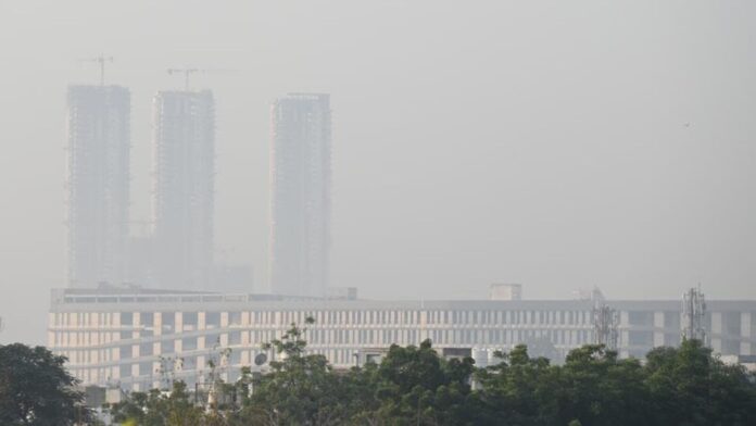 delhi’s-air-quality-drops-to-‘very-poor’-ahead-of-diwali,-unlikely-to-improve-soon