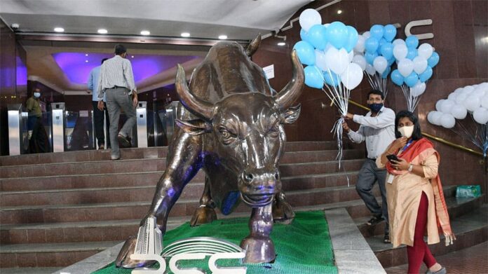 hyundai-motor-india-stock-market-listing-tomorrow;-check-gmp-and-other-details