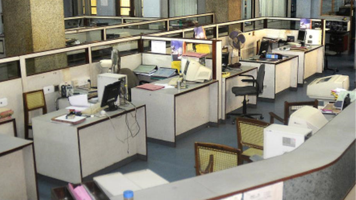 bank-employees-in-maharashtra-to-go-on-strike-on-november-16;-demand-staff-security,-action-against-‘assaulters’ bank-employees-in-maharashtra-to-go-on-strike-on-november-16;-demand-staff-security,-action-against-‘assaulters’
