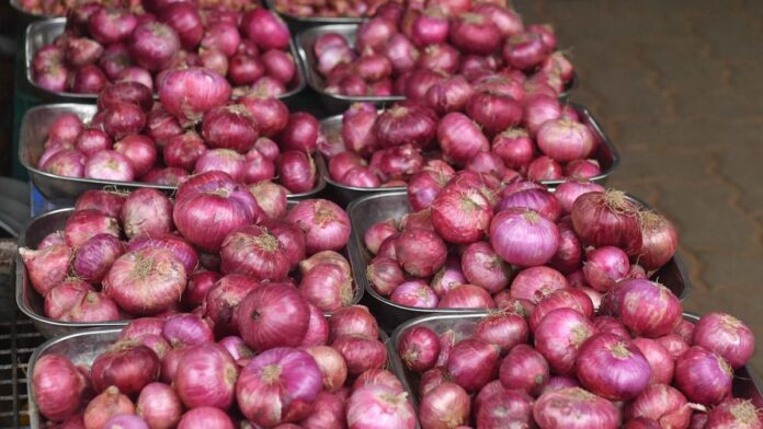 centre-sends-train-with-1,600-tonnes-onions-to-delhi-to-ease-prices