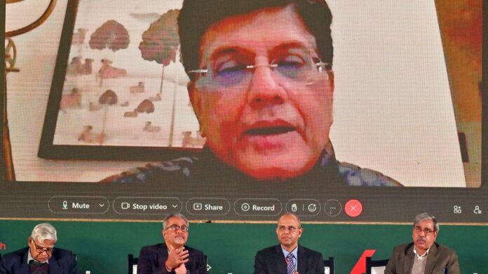 goyal-asks-fci-officers-to-turn-whistleblowers-to-curb-corruption