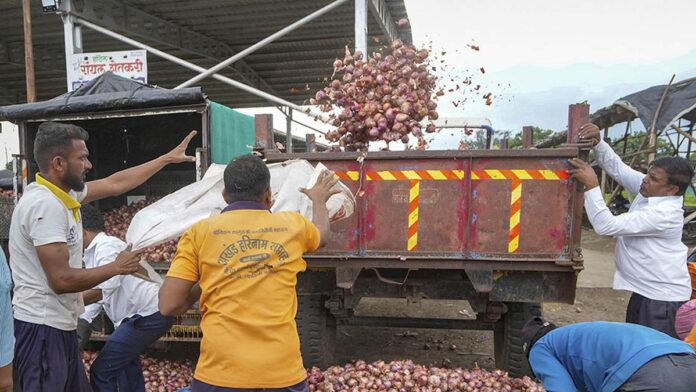 centre-bans-onion-export-till-march;-nashik-farmers-protest