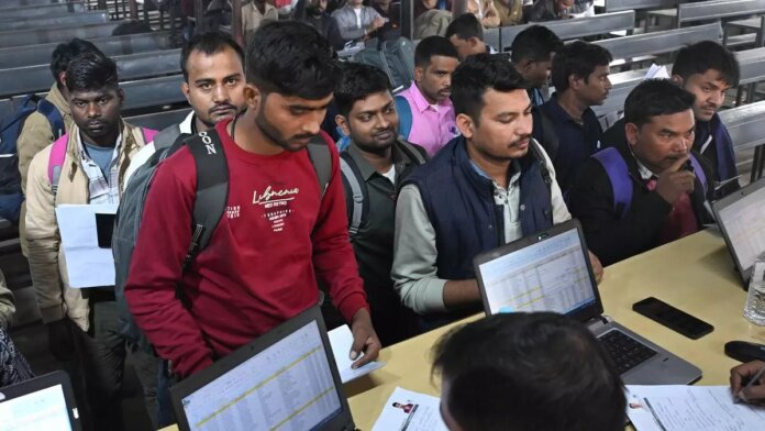 india-sees-36%-increase-in-employment-under-10-years-of-modi-government:-labour-minister