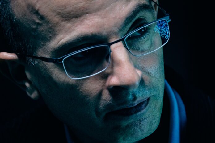 yuval-noah-harari:-‘how-do-we-share-the-planet-with-this-new-superintelligence?’
