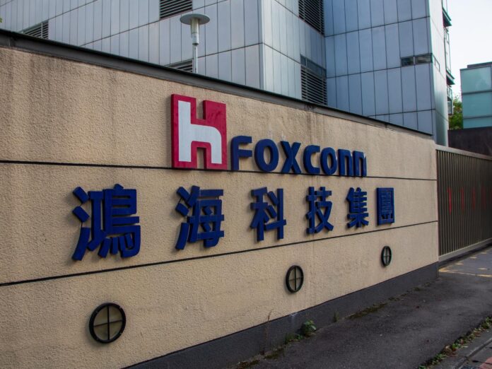 foxconn-eyeing-300-acres-in-up-for-first-plant-in-north-india:-report