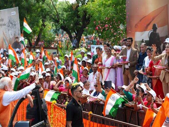 india-news-|-colonel-sofiya-qureshi’s-family-joins-pm-modi’s-vadodara-roadshow,-applauds-his-efforts-for-women’s-empowerment india-news-|-colonel-sofiya-qureshi’s-family-joins-pm-modi’s-vadodara-roadshow,-applauds-his-efforts-for-women’s-empowerment