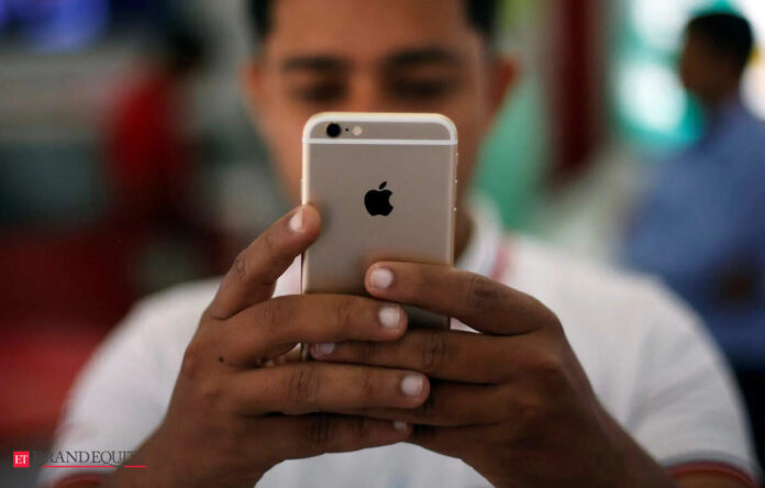 apple,-samsung-to-help-india-buck-global-smartphone-slowdown:-counterpoint