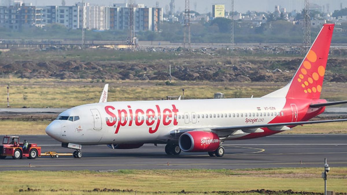 consumer-commission-asks-spicejet-to-pay-₹25,000-as-compensation-to-passenger-for-issuing-wrong-ticket