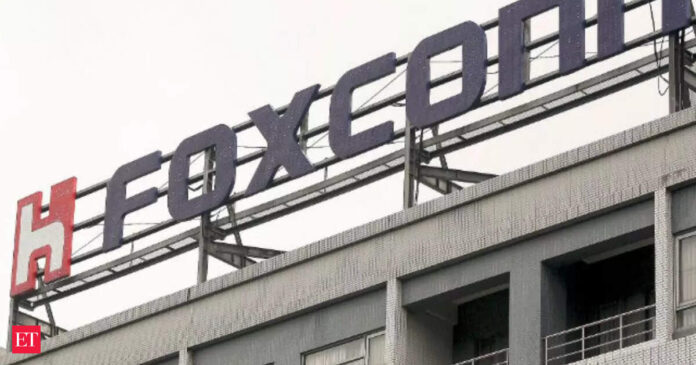 why-is-foxconn-pulling-out-over-300-chinese-employees-from-india?