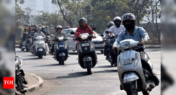delhi:-over-2,500-sub-standard-helmets-seized-from-9-manufacturers,-another-500-from-roadside-2024-25 delhi:-over-2,500-sub-standard-helmets-seized-from-9-manufacturers,-another-500-from-roadside-2024-25