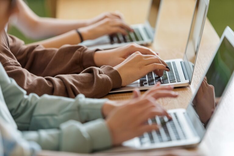 microsoft,-openai,-and-a-us-teachers’-union-are-hatching-a-plan-to-‘bring-ai-into-the-classroom’